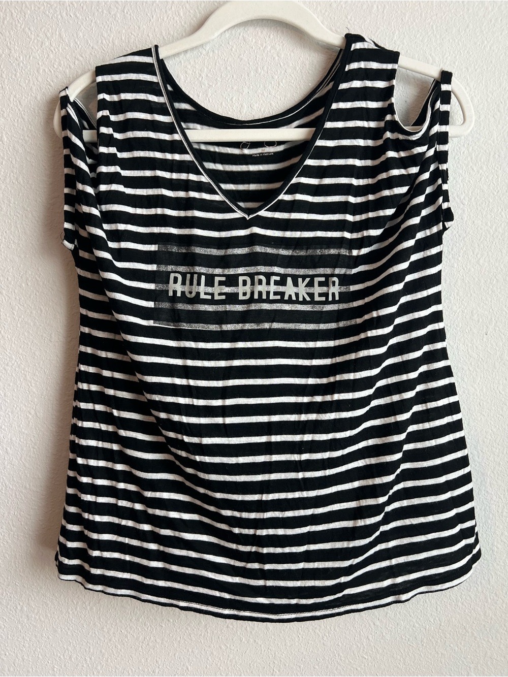 Jessica Simpson Rule Breaker Striped V-Neck Cold Shoulder Top Size M